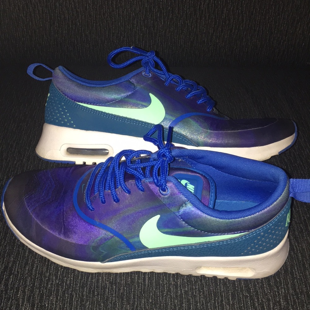 Nike Thea Air Max Tennis Shoes
